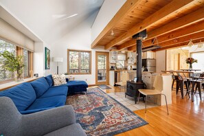 TV - Holiday Hills Escape | Fire Pit | AC | Mt. Holiday (Traverse City)