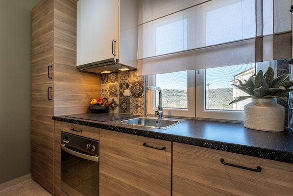 Fridge, microwave, dishwasher, coffee/tea maker
