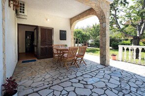 Outdoor dining - Holiday apartment Svoboda 2 (Silo)