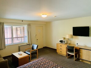 Rideaux occultants, fer et planche à repasser, Wi-Fi gratuit