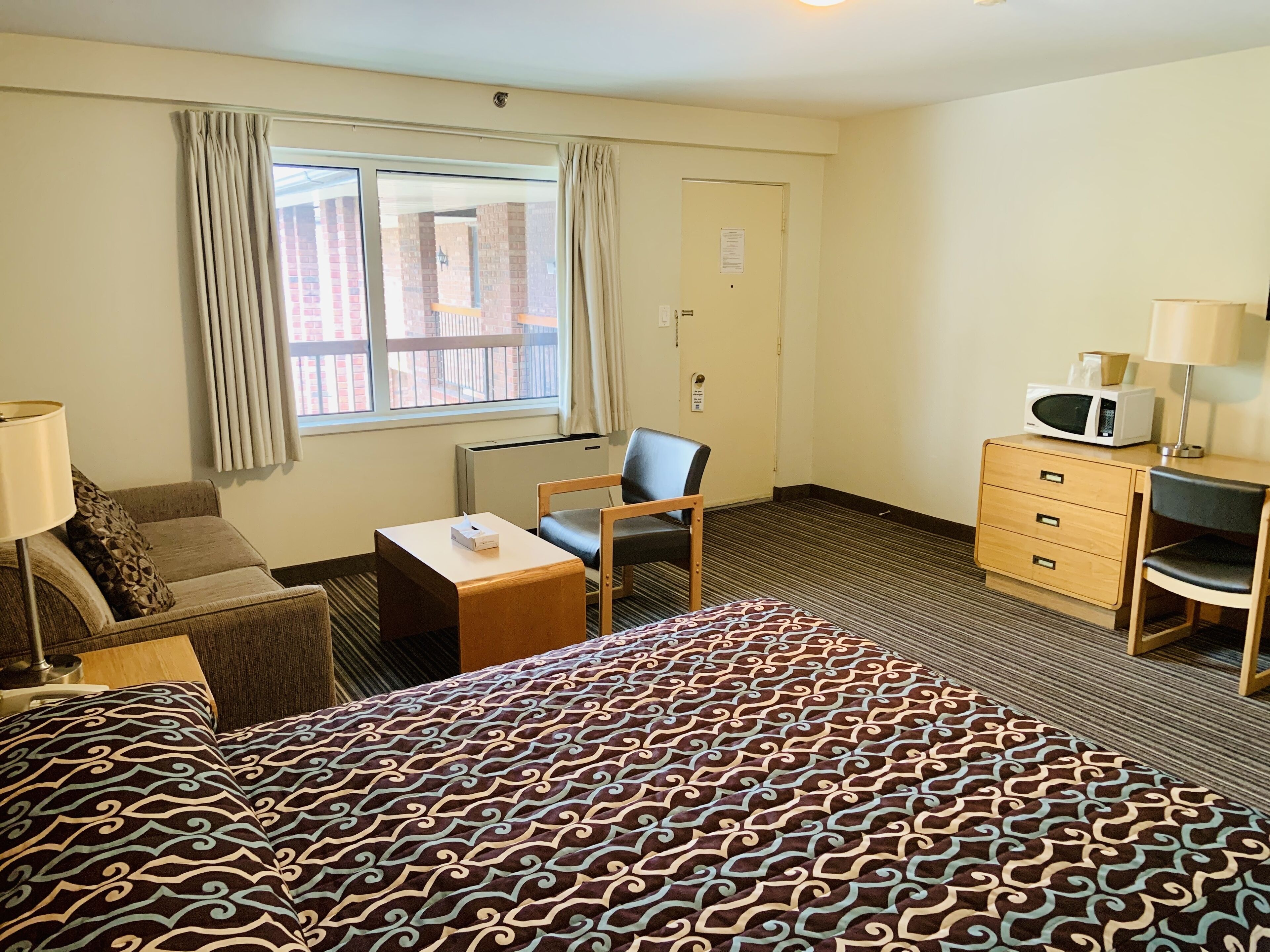 Junior-Studiosuite | Badezimmer | Duschwanne, kostenlose Toilettenartikel, Handtücher