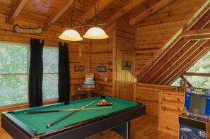Relax in a cozy cabin-style room with a pool table, wine and beer service, and access to outdoor activities.