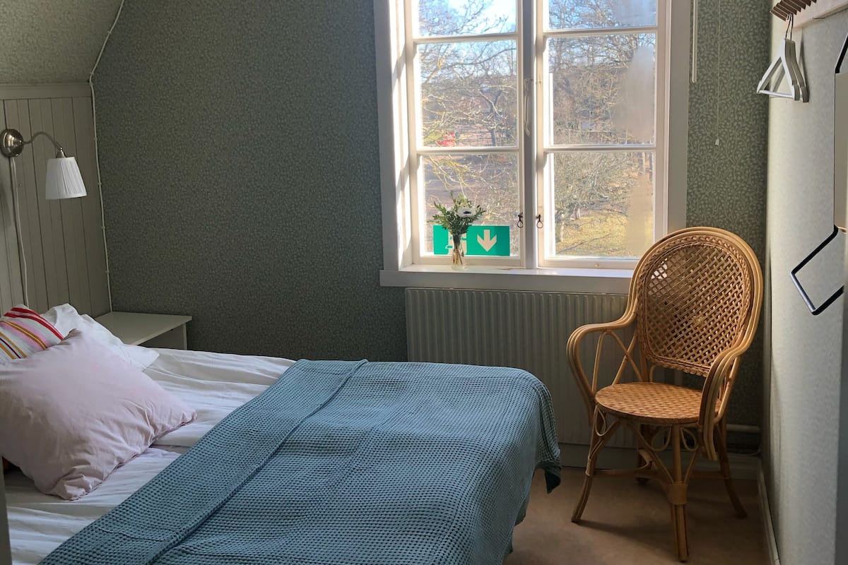 Basic Double Room, Shared Bathroom | Bed sheets