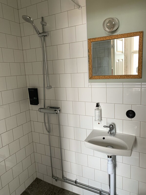 Deluxe Double Room, Private Bathroom | Bathroom - Rosenfors Herrgård (Borgholm)
