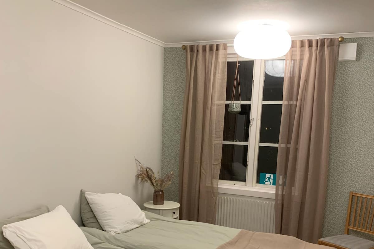 Standard Double or Twin Room, Shared Bathroom | Bed sheets