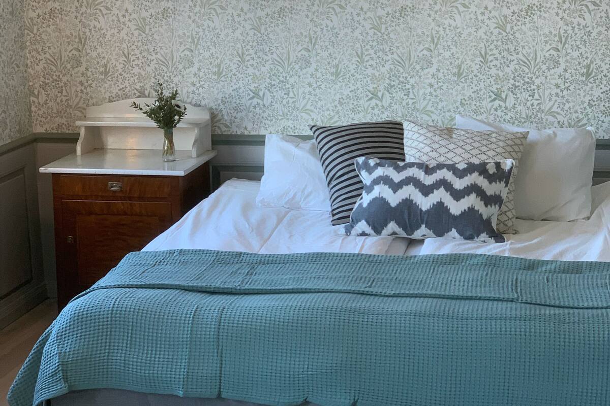 Deluxe Double Room, Private Bathroom | Bed sheets