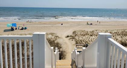 Spacious, Two Bedroom Condo at the Center of the Crystal Coast