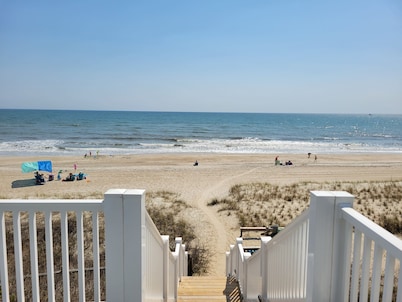Spacious, Two Bedroom Condo at the Center of the Crystal Coast