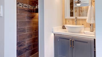 HÄrtork, handdukar, tvÄl och schampo