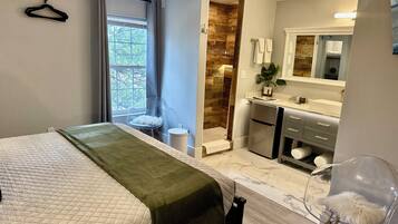 1 bedroom, desk, iron/ironing board, free WiFi