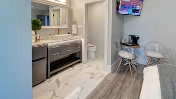 1 bedroom, desk, iron/ironing board, free WiFi