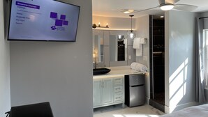 1 soverom, skrivebord, strykejern/-brett og wi-fi (inkludert)