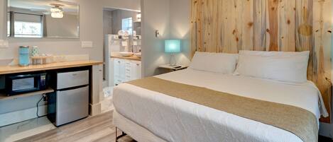 1 bedroom, desk, iron/ironing board, WiFi
