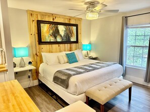 1 bedroom, desk, iron/ironing board, WiFi - Suite 201 "The Golden Eagle" (Custer)