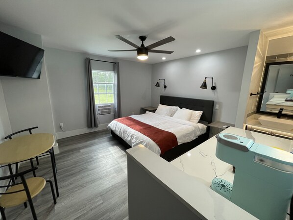 1 bedroom, iron/ironing board, free WiFi, bed sheets - Suite 202 "The Bald Eagle" (Custer)