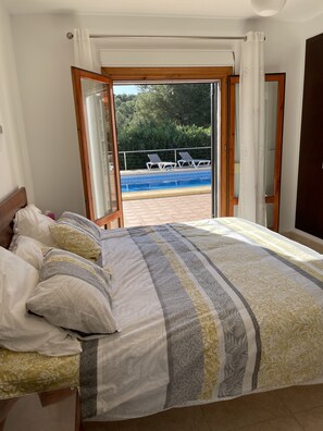 4 bedrooms, desk, iron/ironing board, free WiFi - Stunning Villa (Sleeps 8) Jávea, Costa Blanca, closes to beaches (Javea)