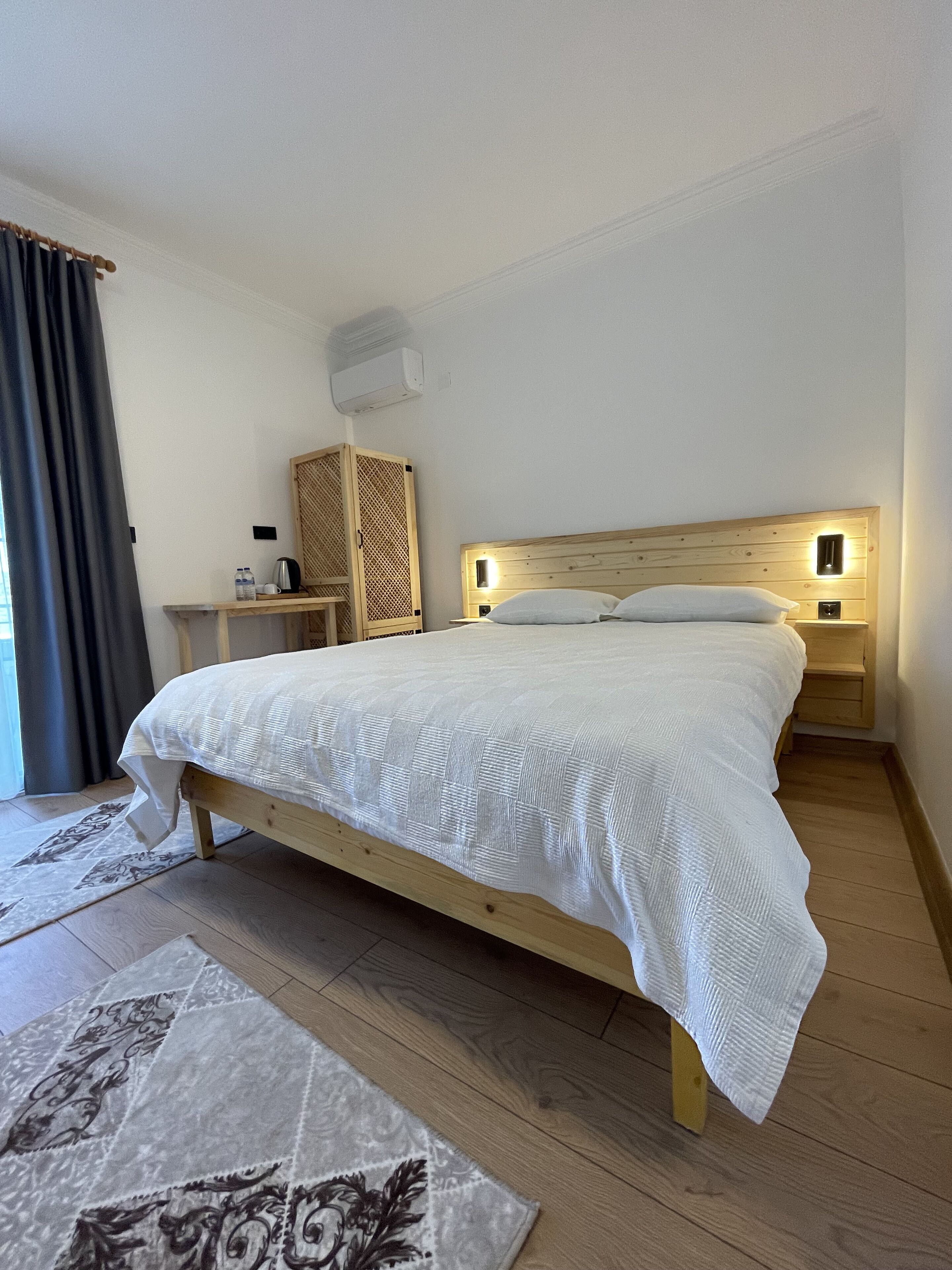 Premium bedding, in-room safe, desk, laptop workspace