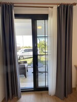 Habitación triple estándar | Vista desde la propiedad