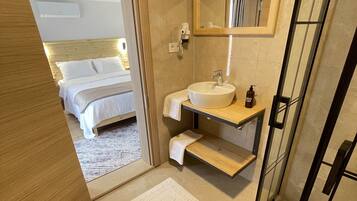 Standard Room | Premium bedding, in-room safe, desk, laptop workspace