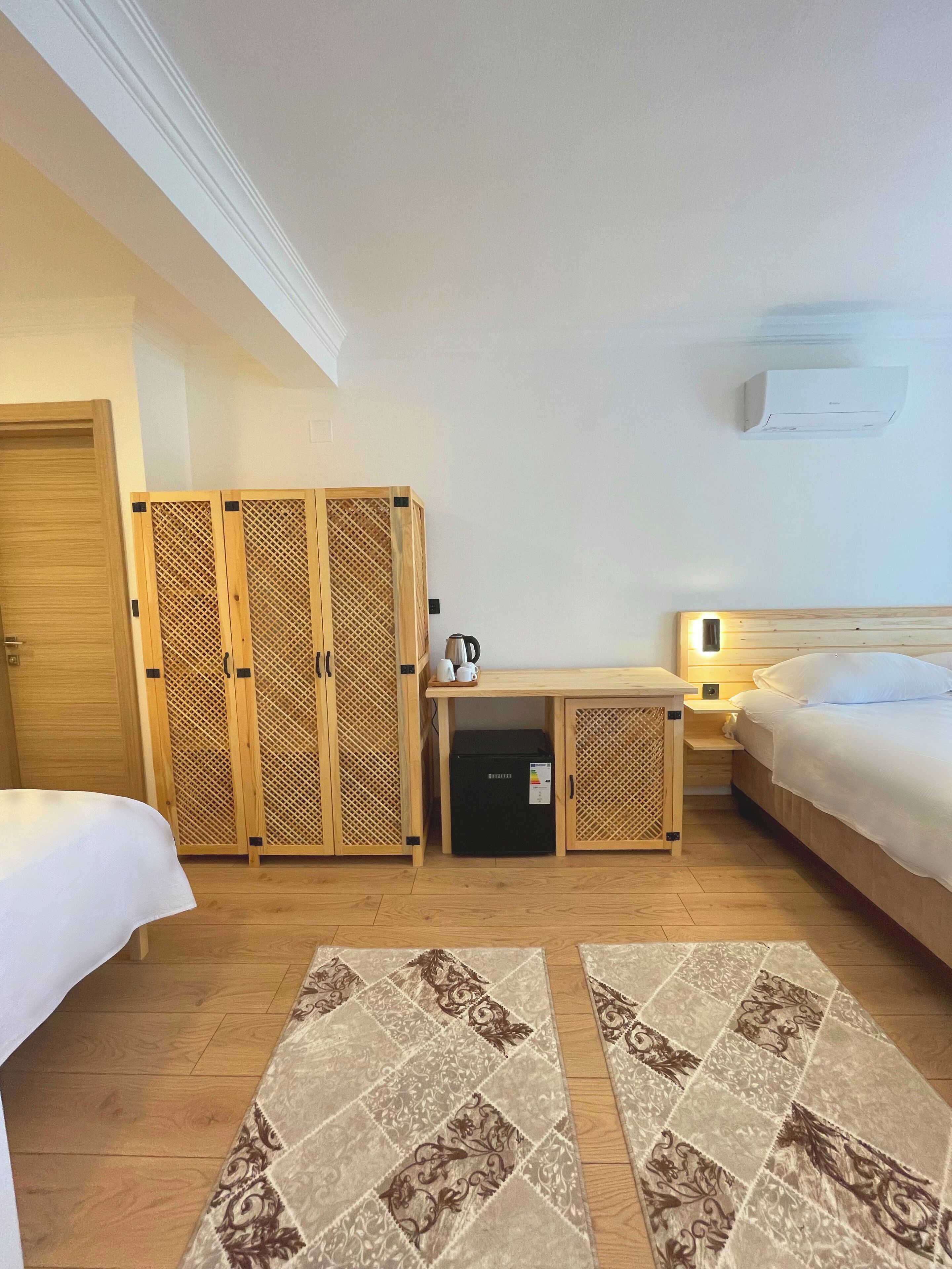Premium bedding, in-room safe, desk, laptop workspace