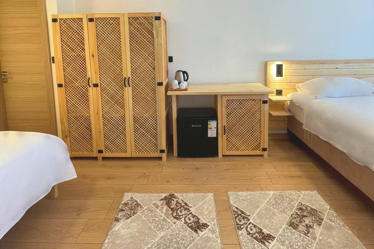 Premium bedding, in-room safe, desk, laptop workspace