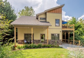 Exterior - Simply Divine in West Asheville (Asheville)