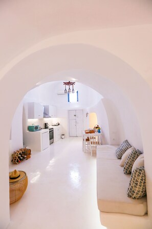 Smart TV - Luxury accomodation  (Oia)