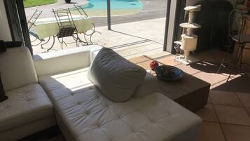 Télévision, cheminée