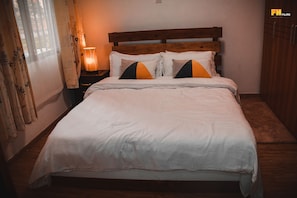 3 bedrooms, iron/ironing board, WiFi, bed sheets - A LAVISH 3 BEDROOM APARTMENT (Nairobi)