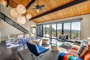 Smart TV, fireplace, stereo, offices