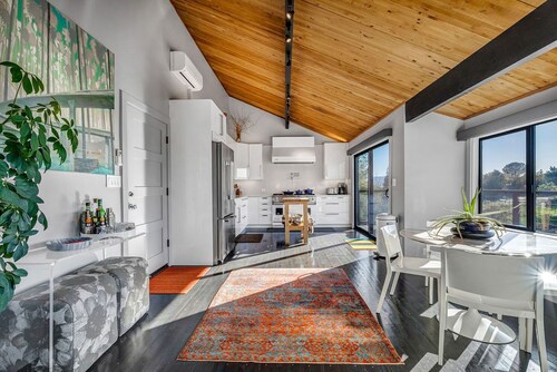 Wine Country Retreat between Sonoma & Napa Valleys