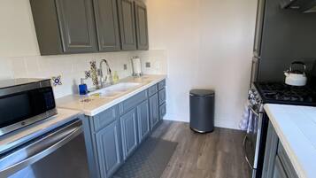 Geladeira, fogão, cooktop, lava-louças