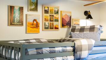 2 bedrooms, travel crib, free WiFi, bed sheets