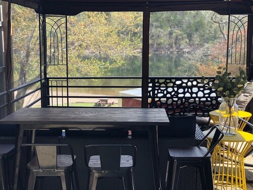 Historical Lakefront Lux 2 Bed Eureka Beaver Lodge