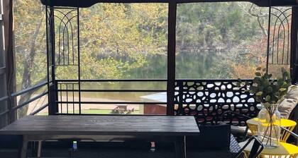 Historical Lakefront Lux 2 Bed Eureka Beaver Lodge