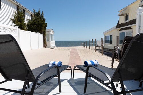 PRIVATE BEACH: ROYAL OCEANVIEW CASTLE @ CLINTON W/ 4 QUEENS 2 FULL