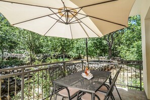 Outdoor dining - Holiday house near the sea and the lake (Kamenmost)