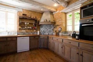 Refrigerador, microondas, placa de cocina, lavavajillas