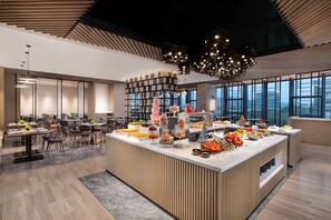 Breakfast, lunch and dinner served - Courtyard by Marriott Nanjing Jiangning (Nanjing)