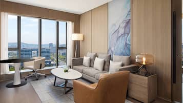Executive Suite, 1 Bedroom | Down comforters, minibar, in-room safe, desk