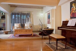 Interior - Charming stone house in Agios Matheos (Agios Gordios)