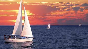 Beach nearby, sun loungers, beach towels
