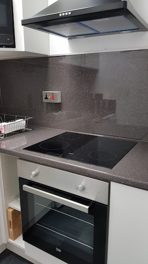 Apartment | Private kitchen | Fridge, microwave, oven, stovetop - Impeccable 2-bed Apartment in Blackpool (Blackpool)
