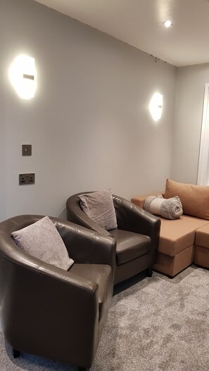 Apartment | Living room | TV - Impeccable 2-bed Apartment in Blackpool (Blackpool)