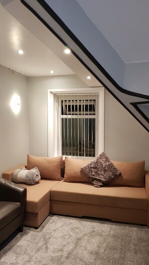 Apartment | Living room - Impeccable 2-bed Apartment in Blackpool (Blackpool)