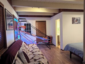 3 bedrooms, desk, iron/ironing board, free WiFi