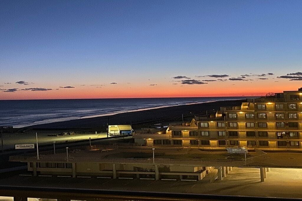 Last-minute availability 8/24-8/31 with special rate.
