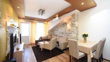 Fernseher, Tischfußball