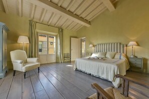 9 bedrooms, iron/ironing board, WiFi, bed sheets