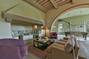 TV, fireplace, DVD player, table tennis